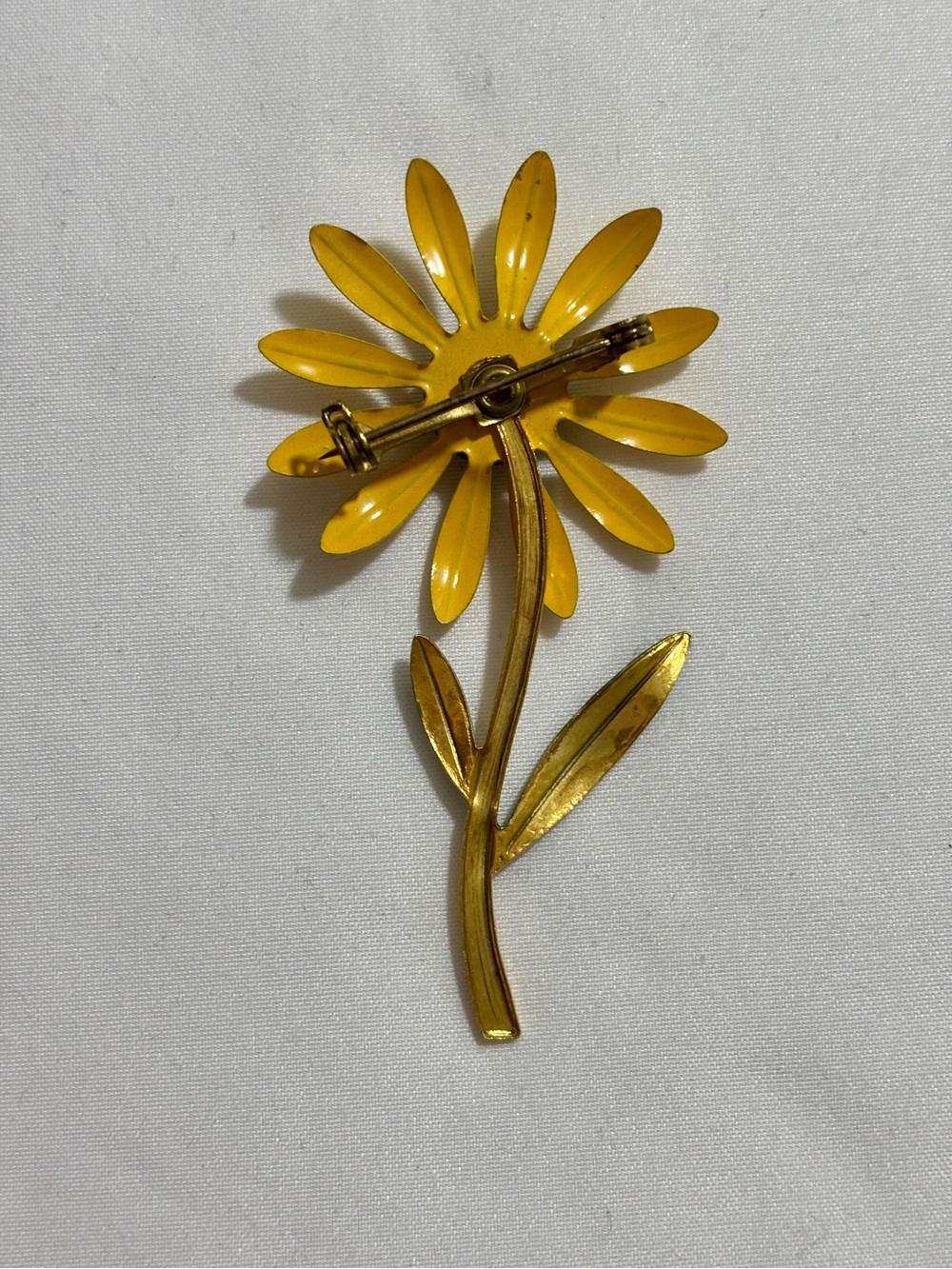 Yellow Daisy Flower Brooch - Women Jewelry - Picture 3 of 4